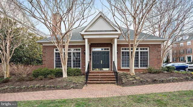 8882 ASHGROVE HOUSE LN, Vienna, VA 22182