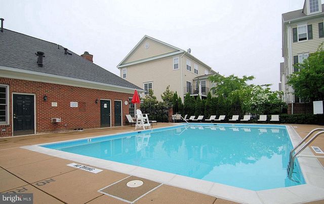 8882 ASHGROVE HOUSE LN, Vienna, VA 22182