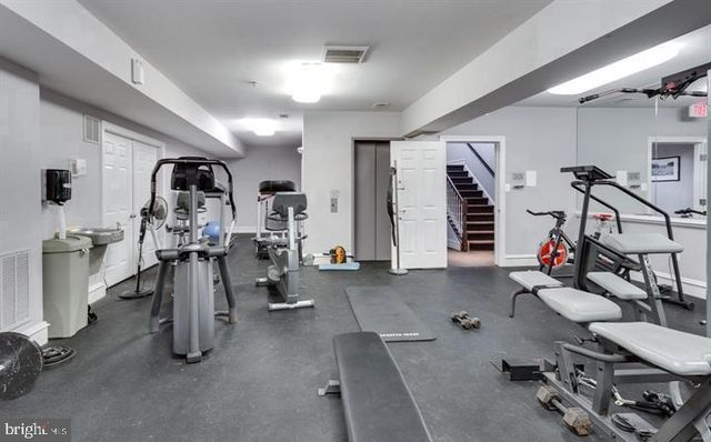 8882 ASHGROVE HOUSE LN, Vienna, VA 22182