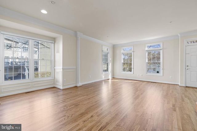 8882 ASHGROVE HOUSE LN, Vienna, VA 22182