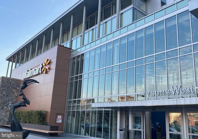 8882 ASHGROVE HOUSE LN, Vienna, VA 22182