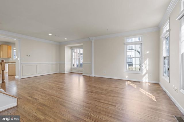 8882 ASHGROVE HOUSE LN, Vienna, VA 22182