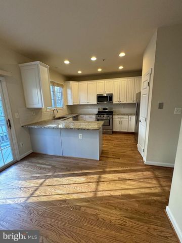 8882 ASHGROVE HOUSE LN, Vienna, VA 22182