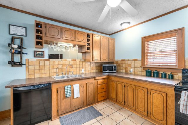 236 N Sedgwick St, Wichita, KS 67203