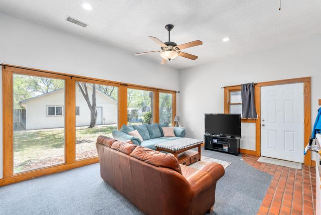 236 N Sedgwick St, Wichita, KS 67203