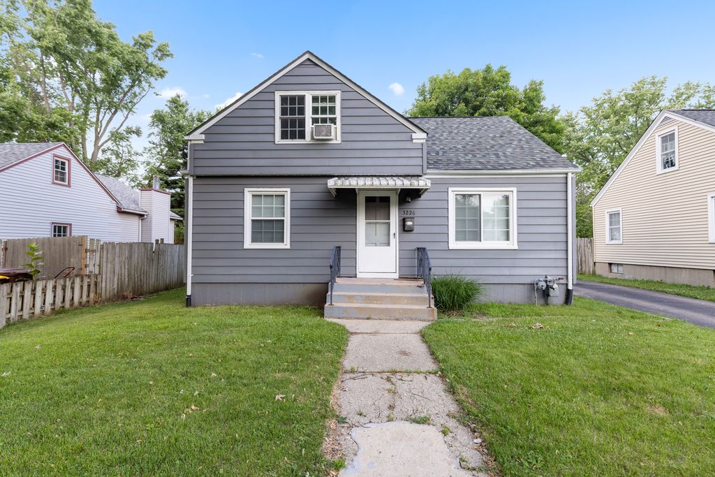 3226 Carolina Avenue, Rockford, IL 61108
