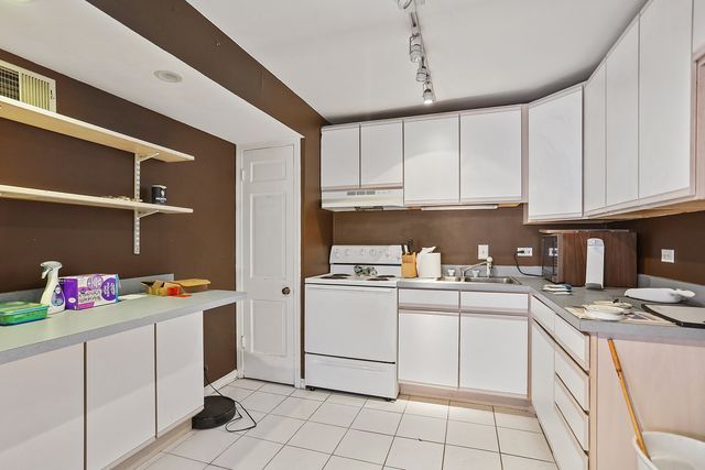 4038 W Almansa Lane, Oak Lawn, IL 60453