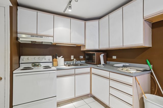 4038 W Almansa Lane, Oak Lawn, IL 60453