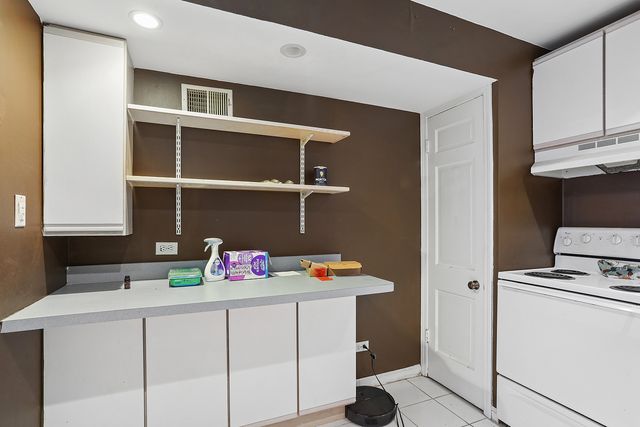 4038 W Almansa Lane, Oak Lawn, IL 60453
