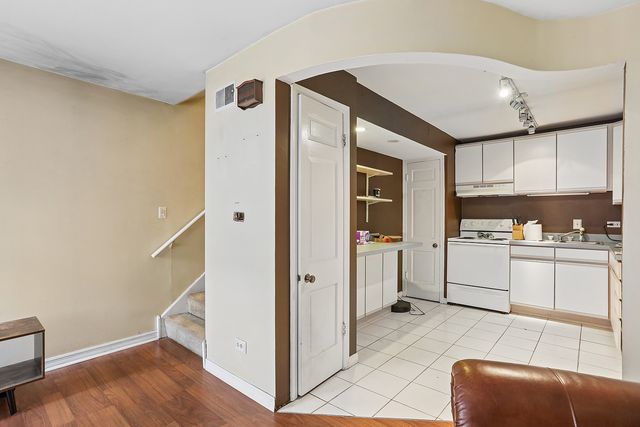 4038 W Almansa Lane, Oak Lawn, IL 60453