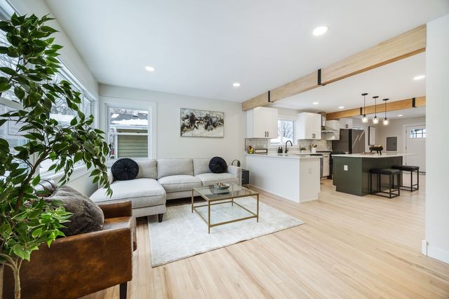 634 Parker Drive, Lombard, IL 60148