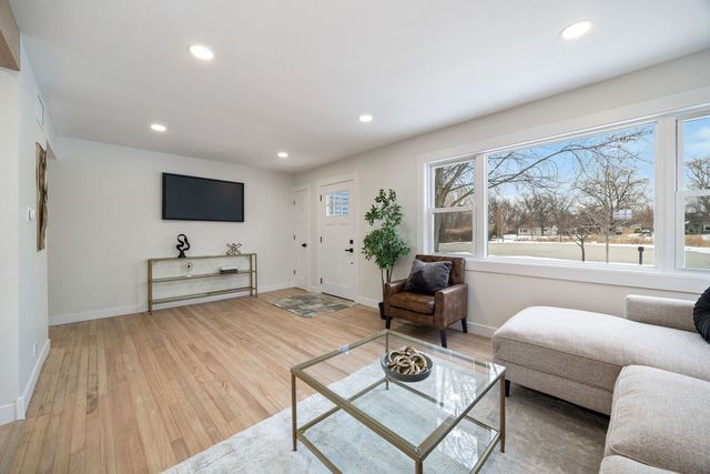 634 Parker Drive, Lombard, IL 60148