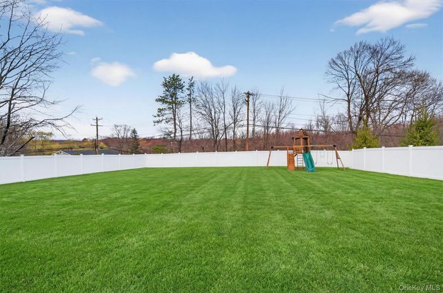 18 Reynolds Road, Monroe, NY 10950