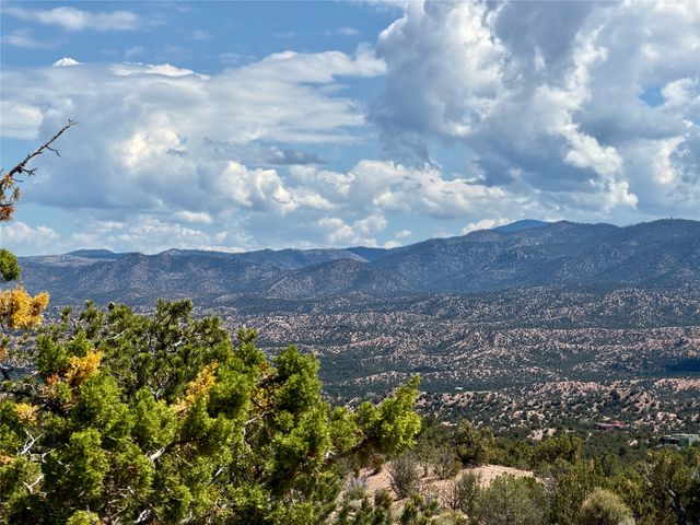 3000 Monte Sereno Drive, Santa Fe, NM 87506