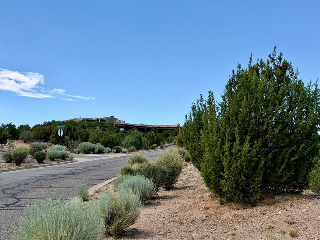 3000 Monte Sereno Drive, Santa Fe, NM 87506