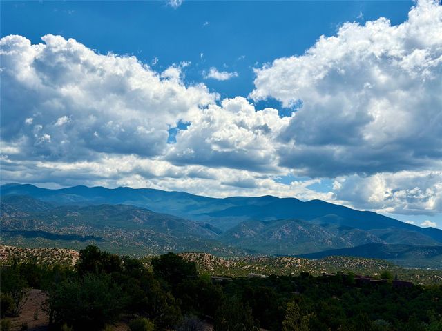 3000 Monte Sereno Drive, Santa Fe, NM 87506