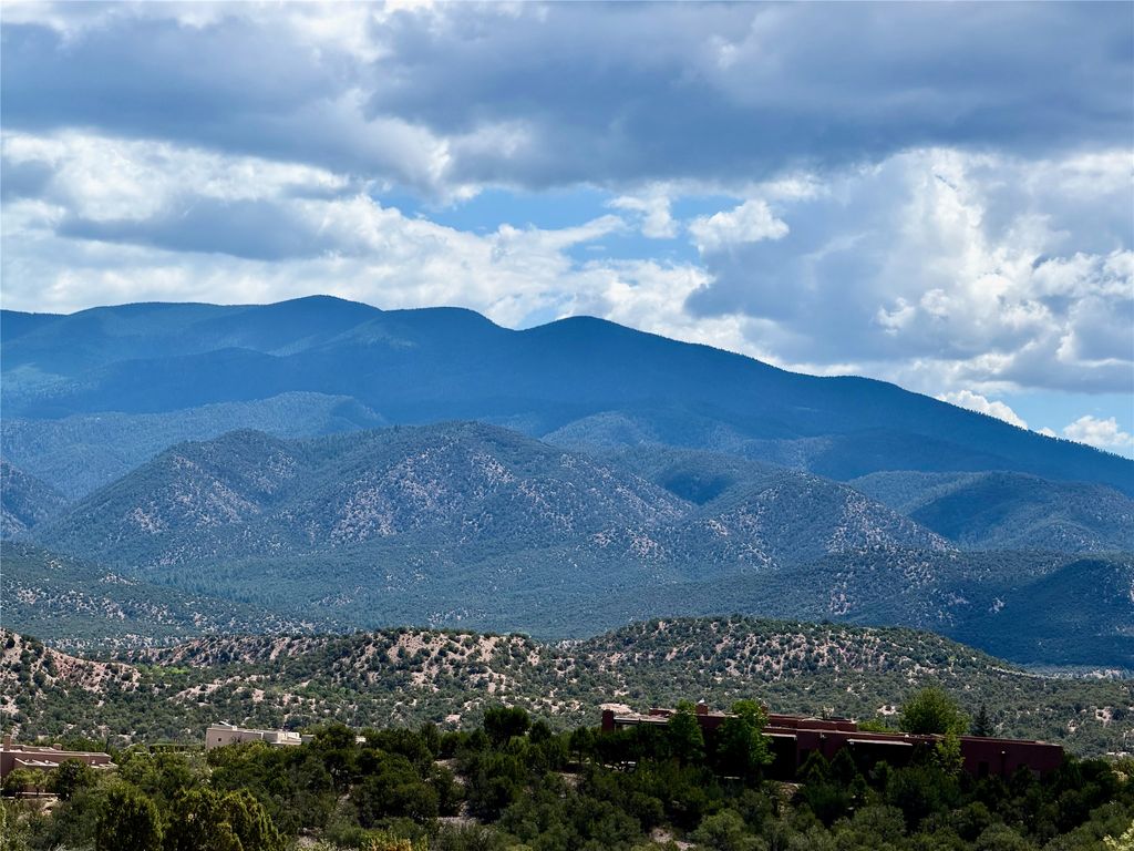 3000 Monte Sereno Drive, Santa Fe, NM 87506