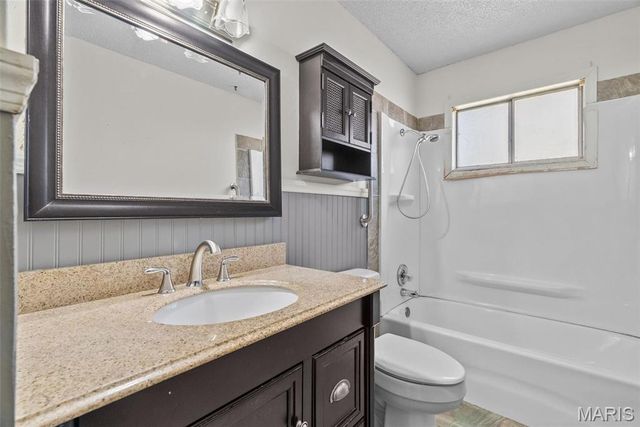 953 E 1st Street, Washington, MO 63090