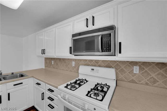 6288 Lapilli Avenue, Las Vegas, NV 89139