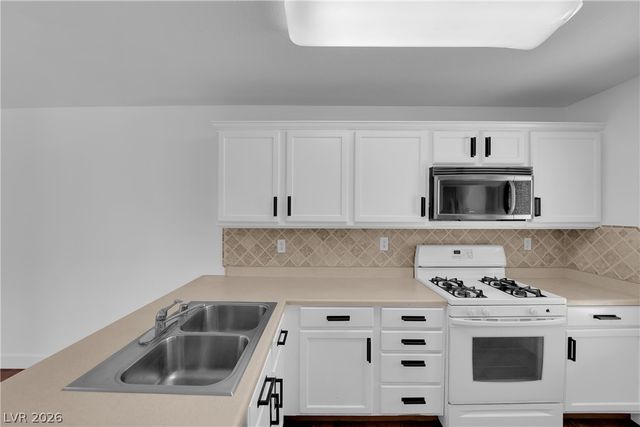 6288 Lapilli Avenue, Las Vegas, NV 89139