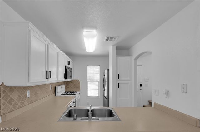 6288 Lapilli Avenue, Las Vegas, NV 89139
