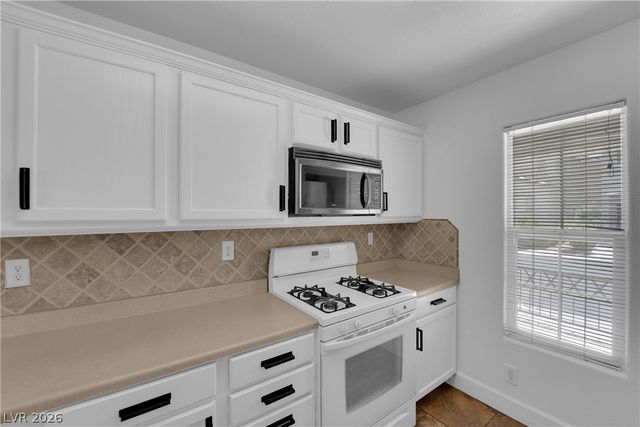 6288 Lapilli Avenue, Las Vegas, NV 89139