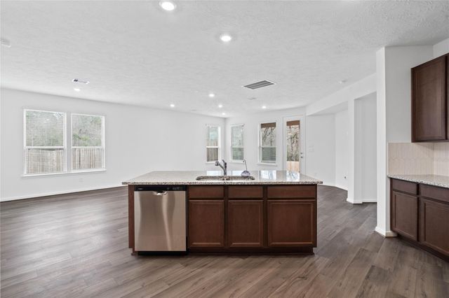 710 Appaloosa Meadow Drive, Magnolia, TX 77354