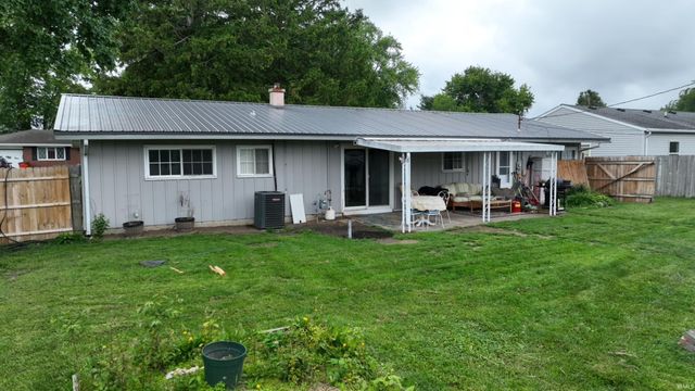 535 Twin Lakes Avenue, Monticello, IN 47960