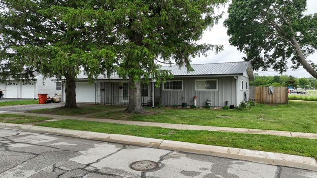 535 Twin Lakes Avenue, Monticello, IN 47960