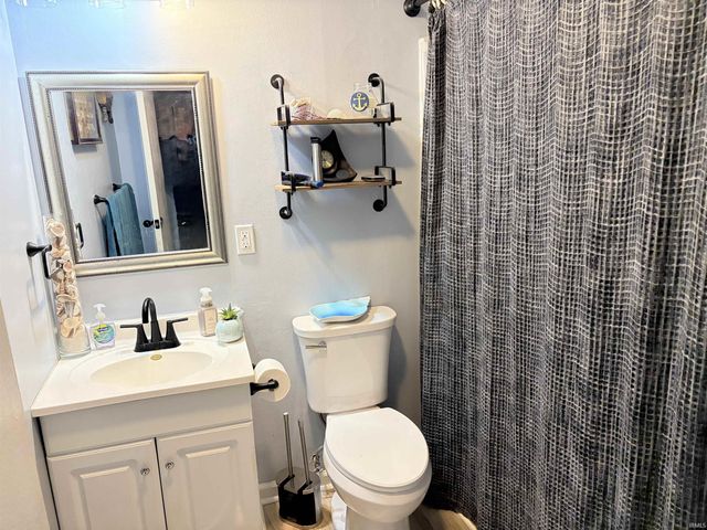 535 Twin Lakes Avenue, Monticello, IN 47960