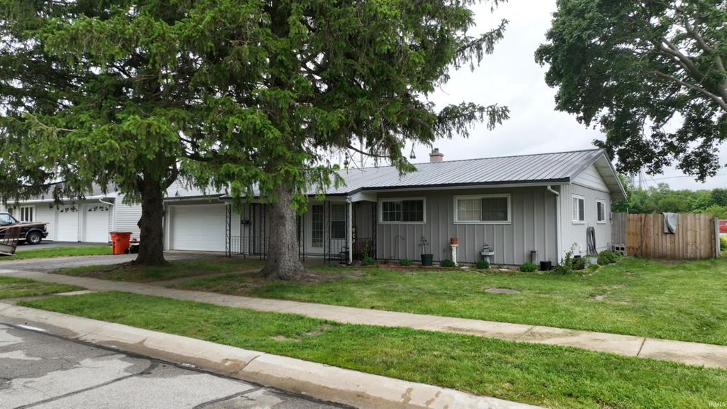 535 Twin Lakes Avenue, Monticello, IN 47960