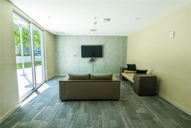 1010 SW 2nd Ave 606, Miami, FL 33130