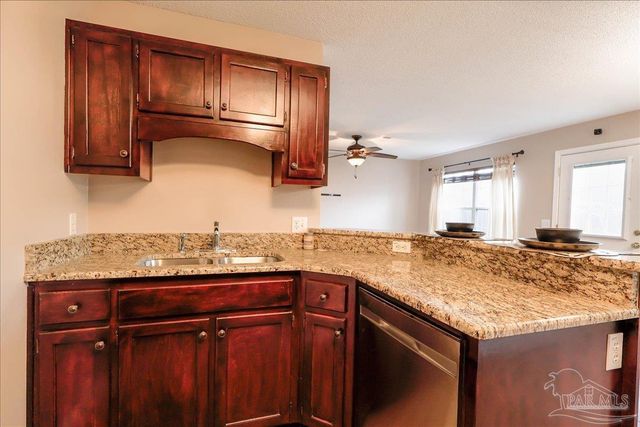 3256 Two Sisters Way, Pensacola, FL 32505