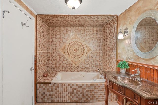 7218 Willow Road, Clay, NY 13212