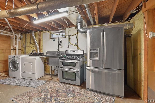 7218 Willow Road, Clay, NY 13212