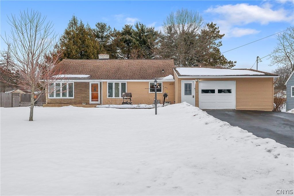 7218 Willow Road, Clay, NY 13212