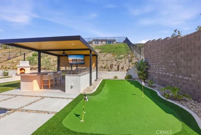 15982 Butterfly, Fontana, CA 92336