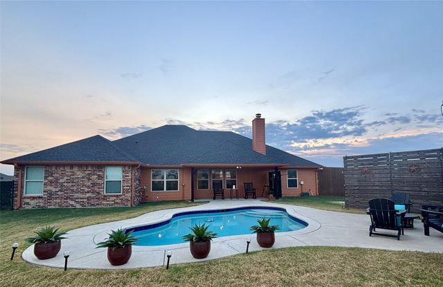 410 Water Fall Lane, Nevada, TX 75173