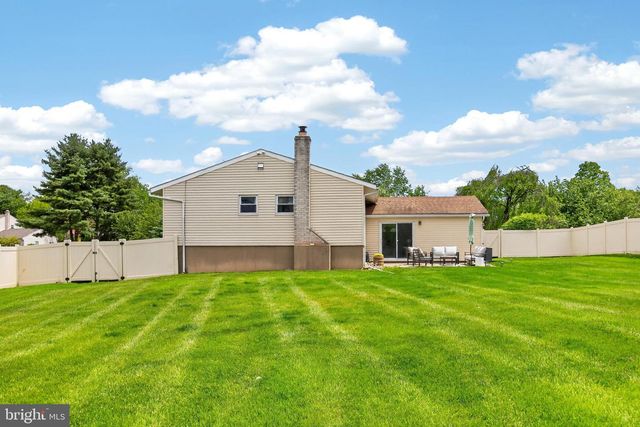 2876 RINGNECK RD, Norristown, PA 19403