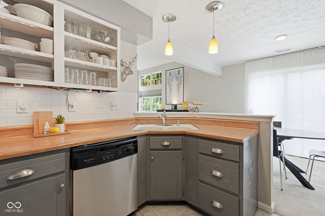 6477 Bayside South Drive, Indianapolis, IN 46250
