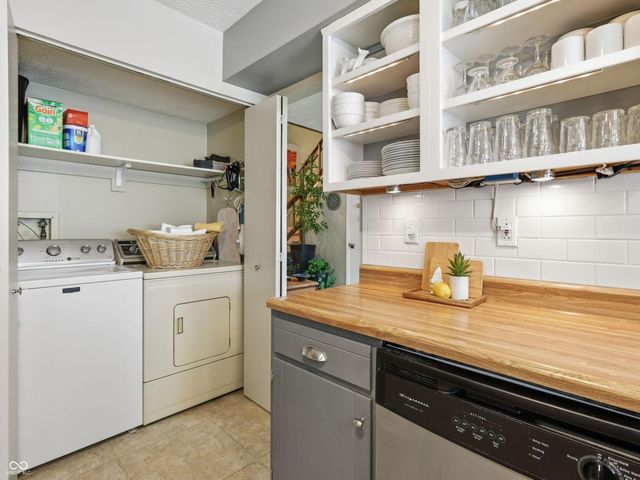 6477 Bayside South Drive, Indianapolis, IN 46250