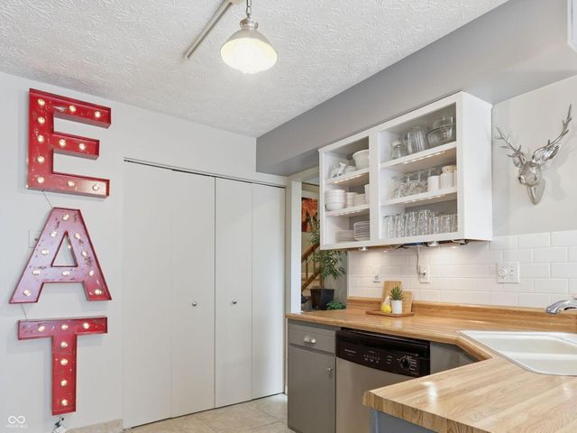 6477 Bayside South Drive, Indianapolis, IN 46250
