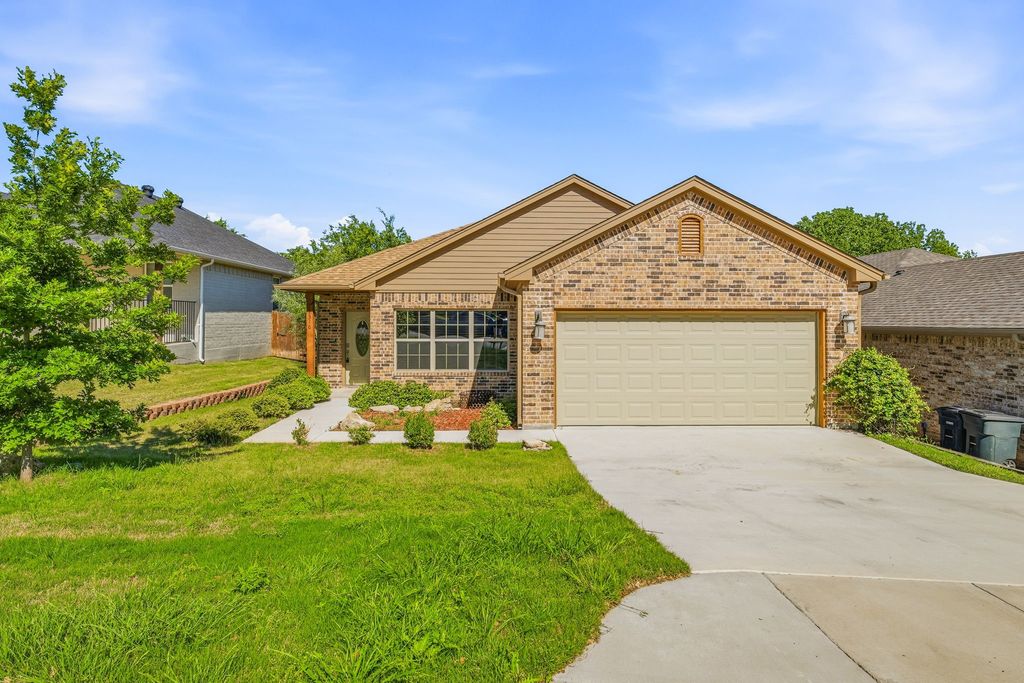 1316 Liberty Street, Weatherford, TX 76086