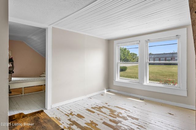 75 Broadway St, Chaplin, KY 40012