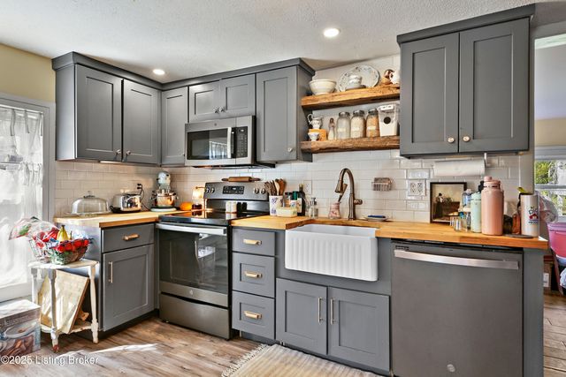 75 Broadway St, Chaplin, KY 40012