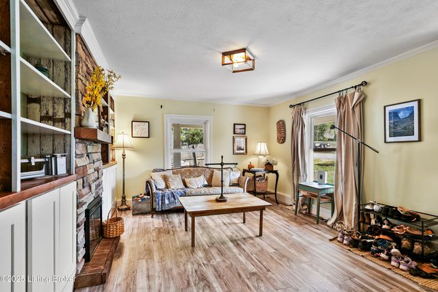 75 Broadway St, Chaplin, KY 40012