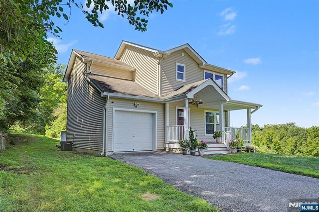 4 Michael Court, Hamburg, NJ 07419