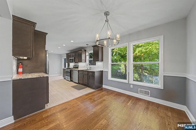4 Michael Court, Hamburg, NJ 07419