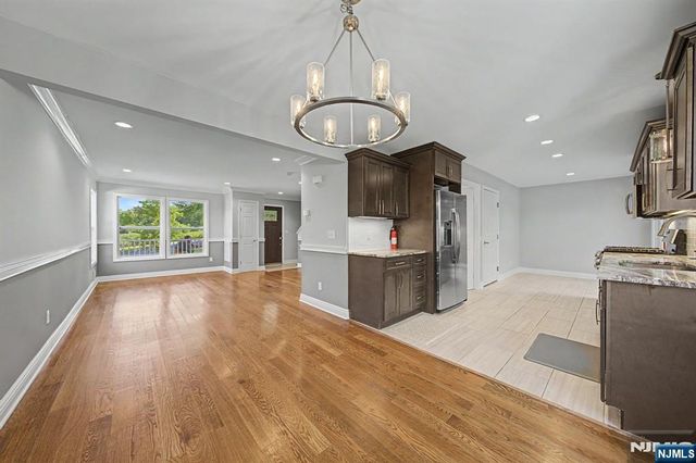 4 Michael Court, Hamburg, NJ 07419