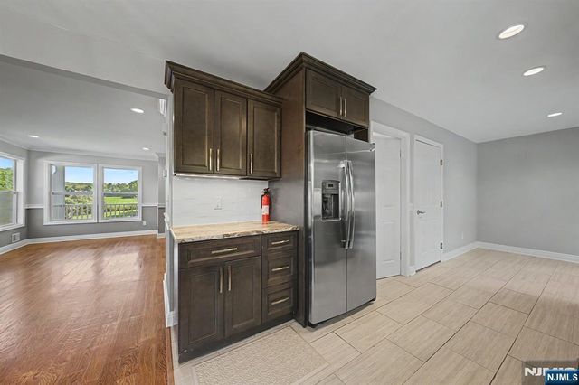 4 Michael Court, Hamburg, NJ 07419